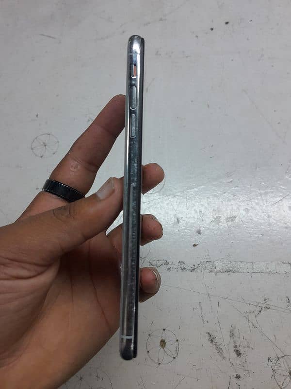 I PHONE XS MAXX NON PTA BUTT SIM WORKING 6 months se 5