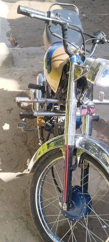 bike main koi Kam NAHI 22 modal hain 3