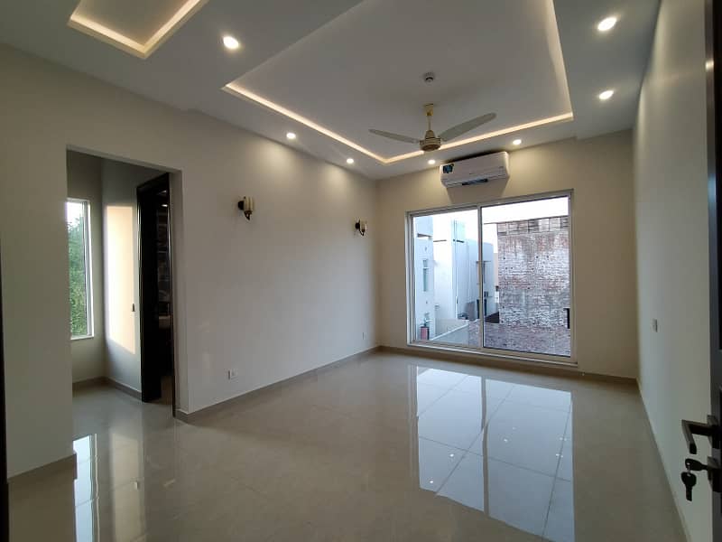 KANAL BRAND NEW ULTRA MODERN BUNGALOW FOR SALE 39