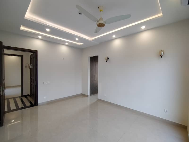 KANAL BRAND NEW ULTRA MODERN BUNGALOW FOR SALE 40