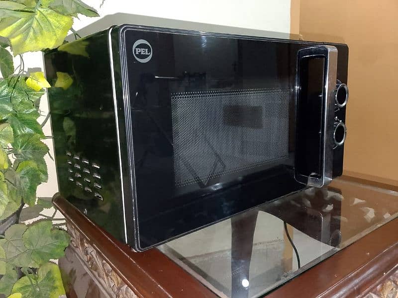 microwave oven new condition ha 9 months use ha bas 3