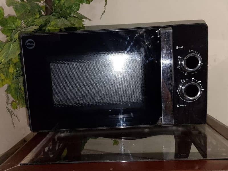 microwave oven new condition ha 9 months use ha bas 5