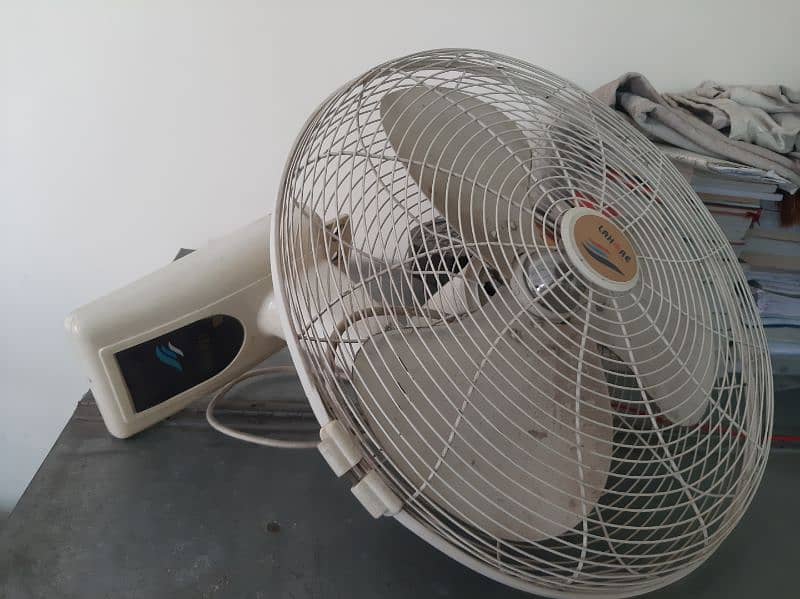 bracket fan 1