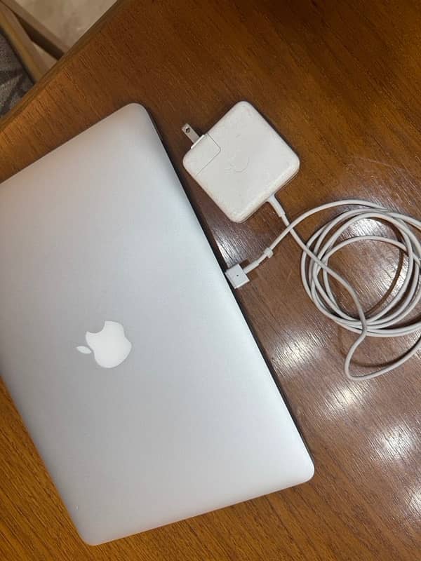 MacBook Air 2017 in 10/10 Condition 7