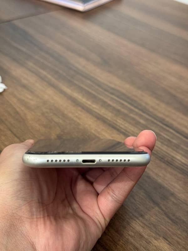 iPhone 11 | 64 GB | PTA Aprroved | 9/10 Condition 1