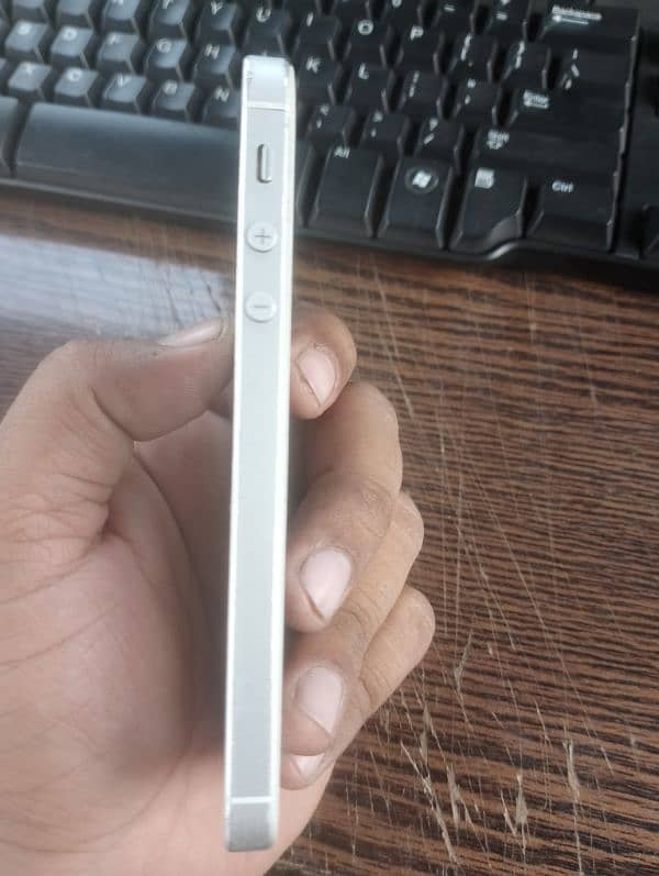 iphone 5 SE Urgent sale 32 GB 2