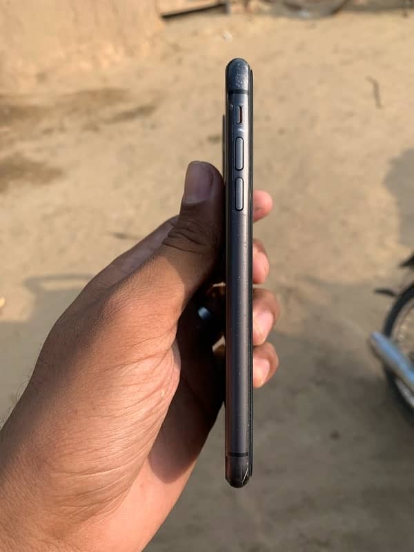 iphone 11 urgent sale 6