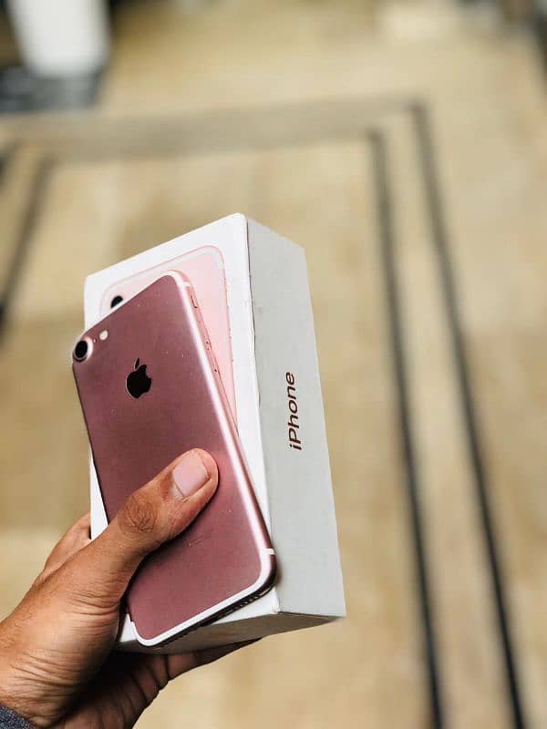 iphone 7 with box 32 gb non pta 0