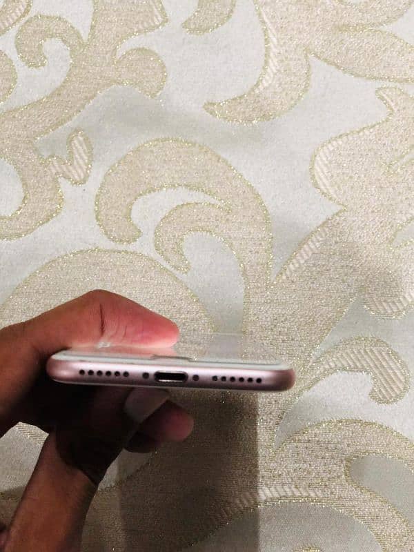 iphone 7 with box 32 gb non pta 5