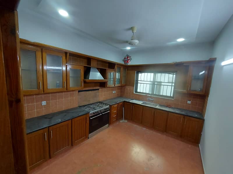 10 Marla House For Sale In Valancia Town 12