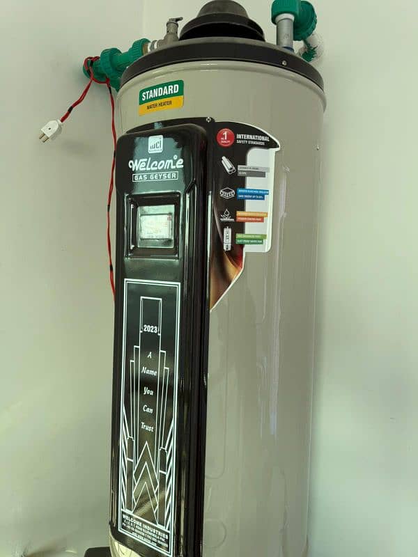 electric/gas geyser for sale (35 Gallon-used like new] 2