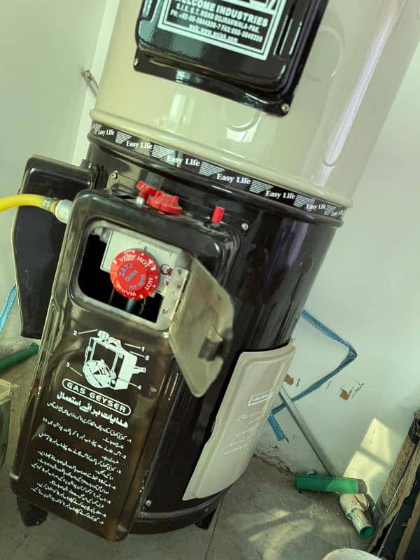 electric/gas geyser for sale (35 Gallon-used like new] 3