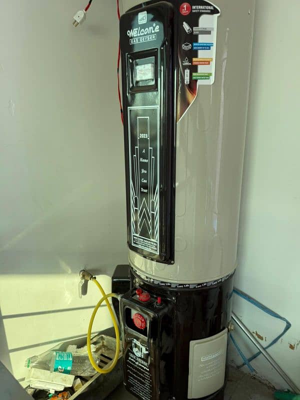 electric/gas geyser for sale (35 Gallon-used like new] 4