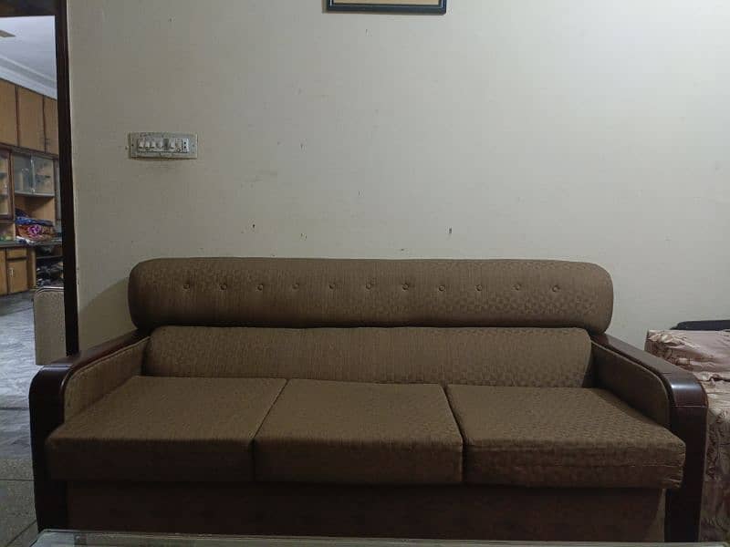 there is a sofa set want to sell condition 9/10 0