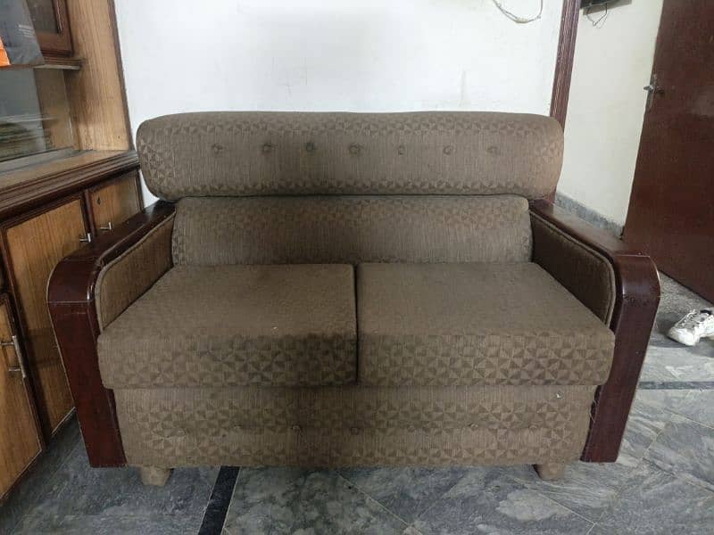 there is a sofa set want to sell condition 9/10 1