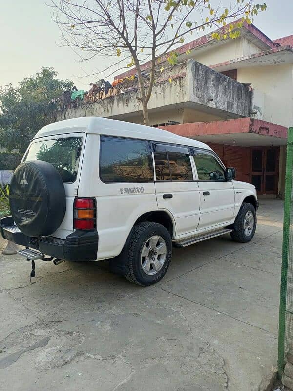 Mitsubishi Pajero 2001 V6 GLS 2