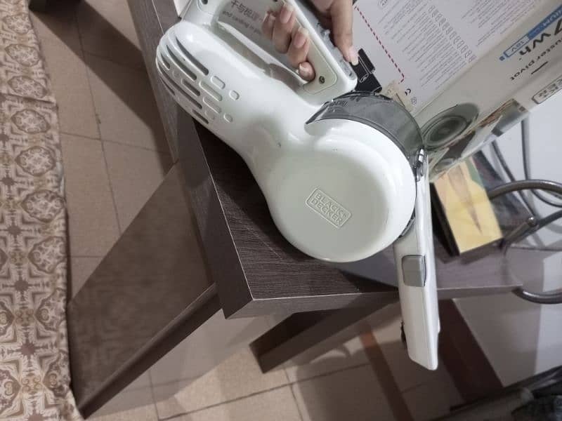 A chargeable vaccume cleaner 2