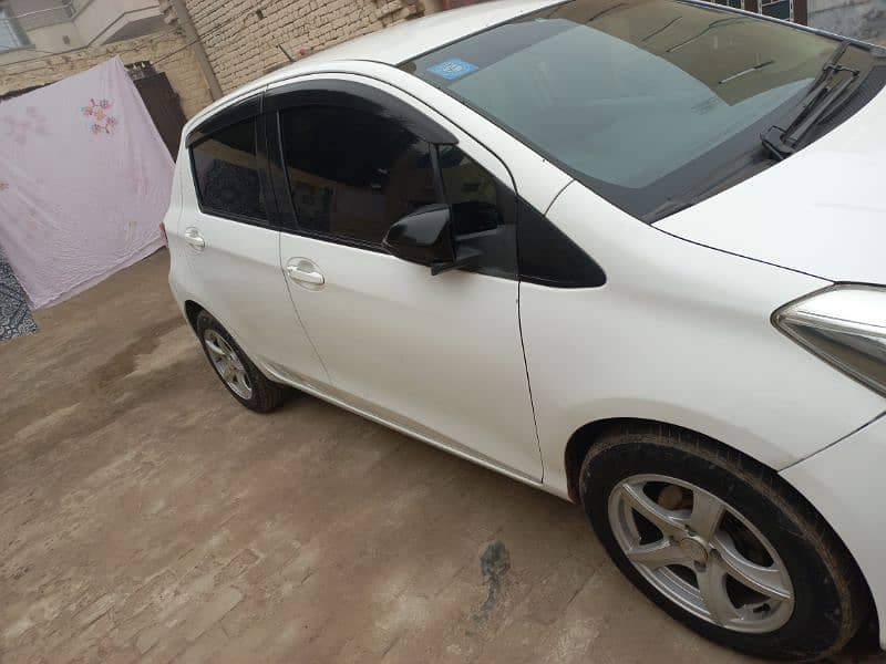 Toyota Vitz 2012 4