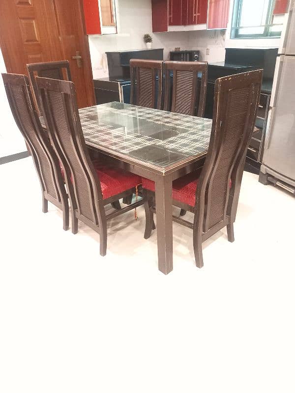 dinning table with 6 chairs in new condition 1