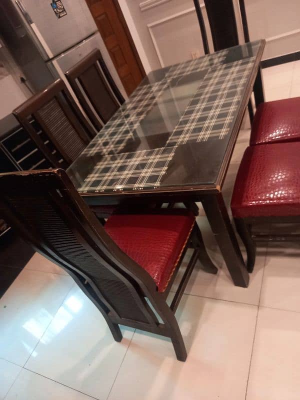 dinning table with 6 chairs in new condition 7