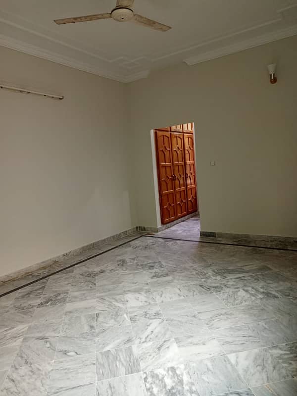 20marla 3beds DD TV lounge kitchen attached baths neat clean upper portion for rent in G 13 4 islamabad 4