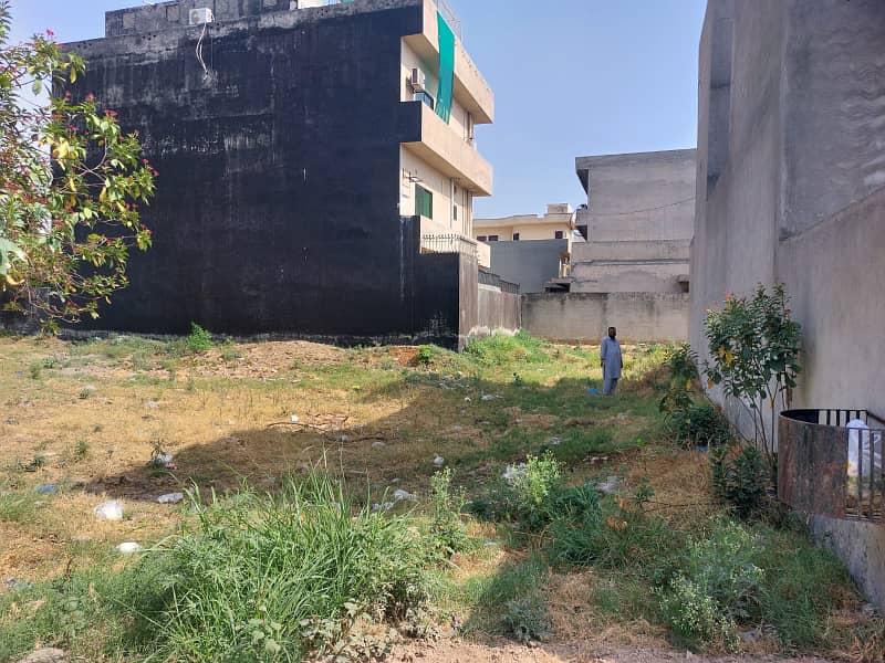 20 Marla Plot Near Park Mosque Market And Main College Road Approach Plot For Sale 1