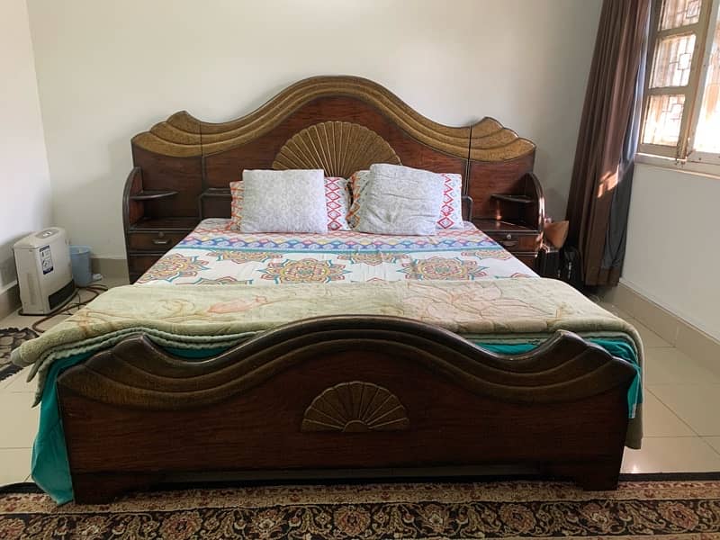 WOODEN BED FOR SALE IN A GOOD PRICE 0