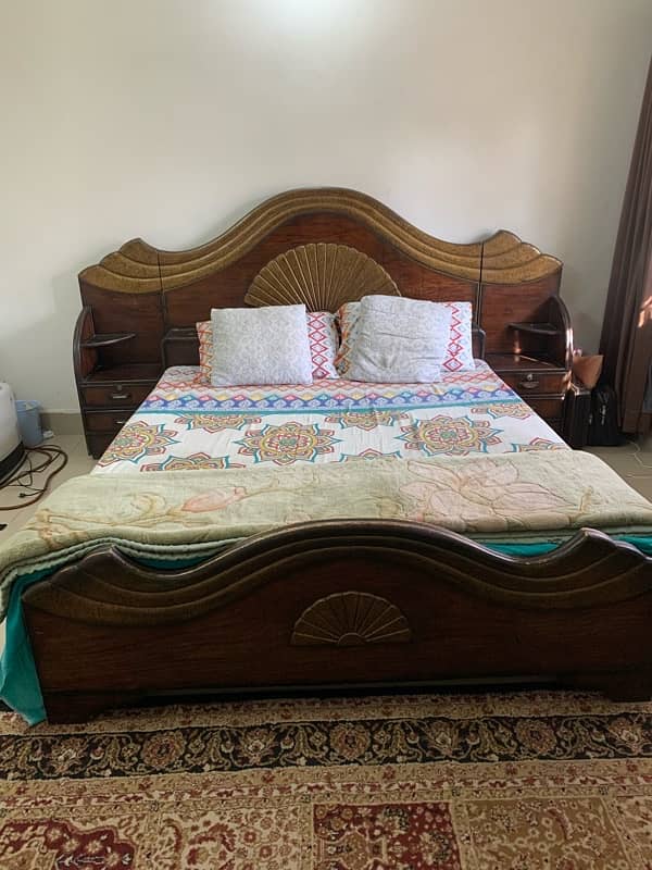 WOODEN BED FOR SALE IN A GOOD PRICE 1