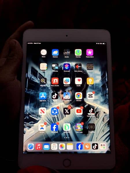 ipad mini 5 with box and changer number 0-3-4-3-9-7-8-0-8-3-1 3