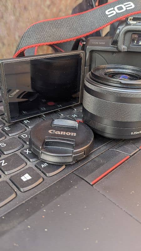 Canon M50 mirrorless camera with 15/45mm kit lense 4