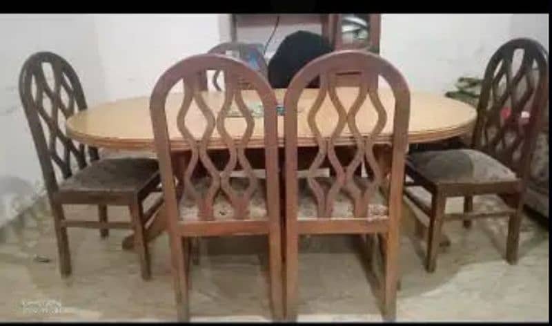 dining table  condition good 0