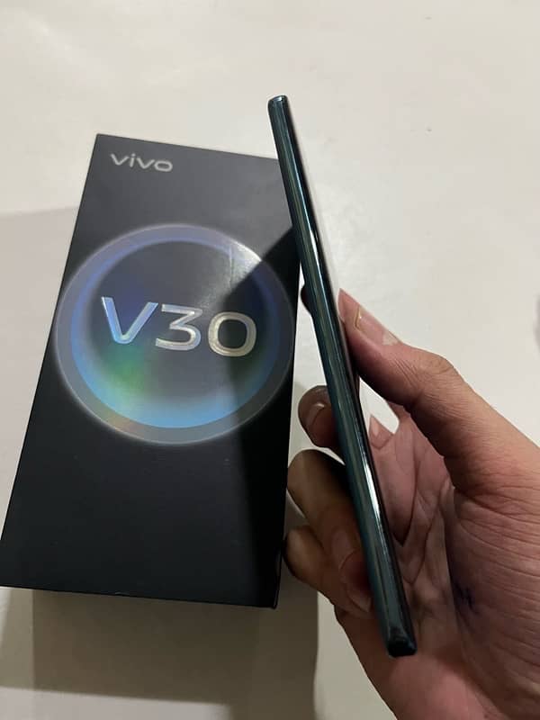 VIVO V30 4