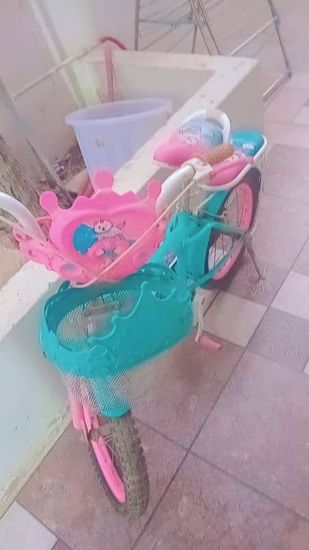 kids cycle for girl in good condition 0