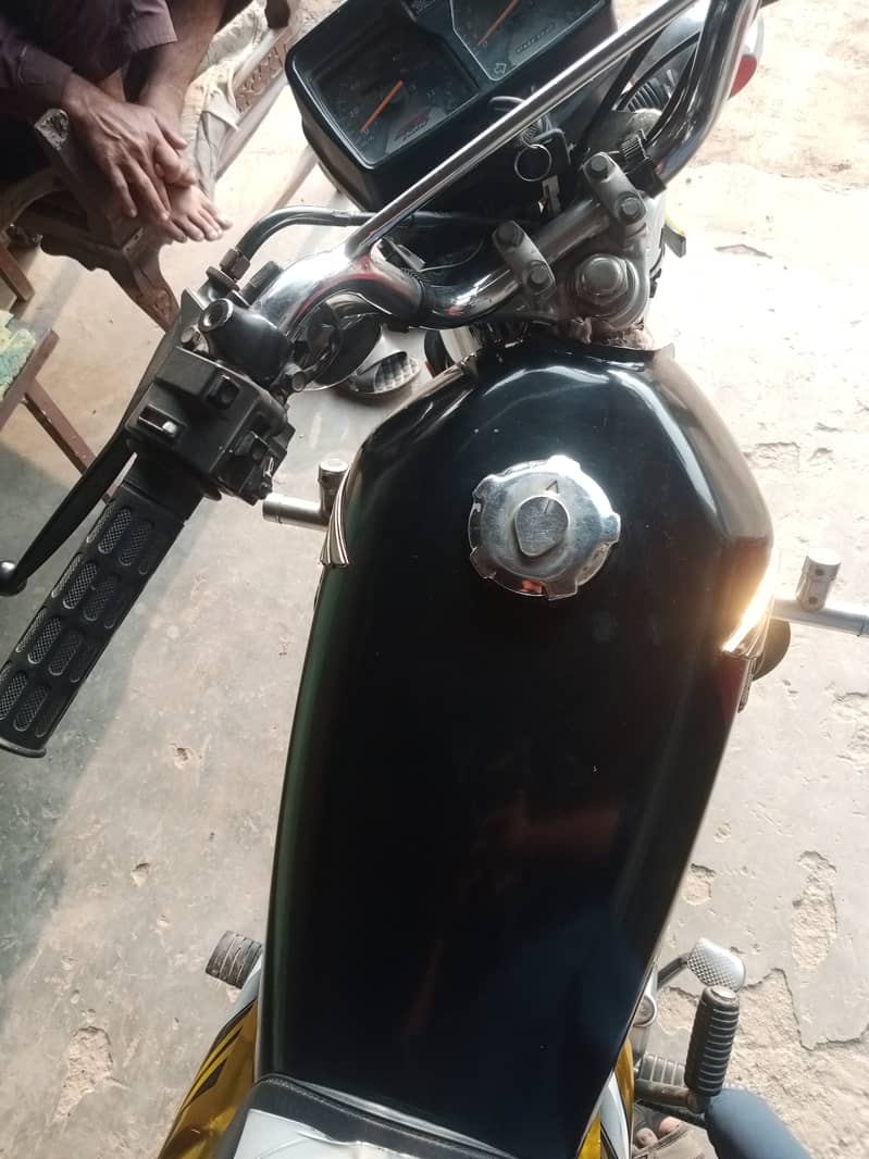 Honda self start 125cc battery new all ok fresh condition 2