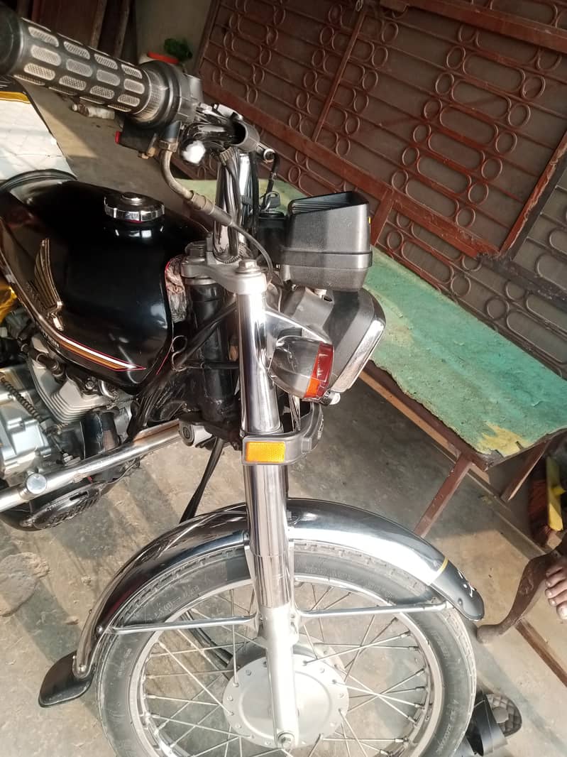 Honda self start 125cc battery new all ok fresh condition 5