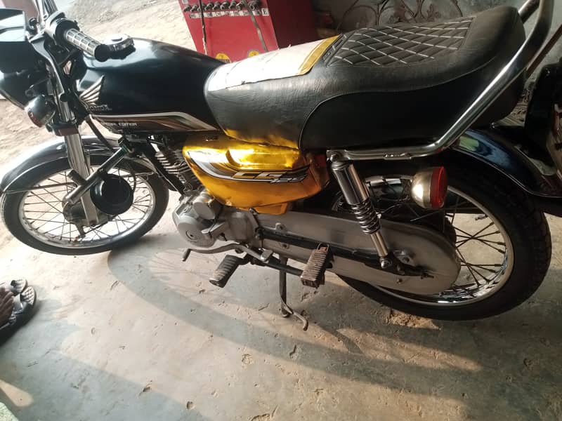 Honda self start 125cc battery new all ok fresh condition 8