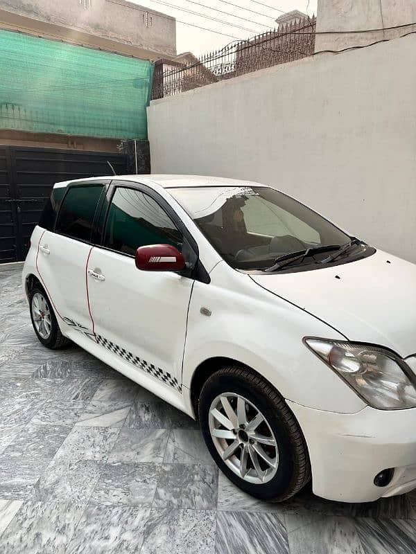 Toyota vitz (ist) 1300cc . 70% original paint 12