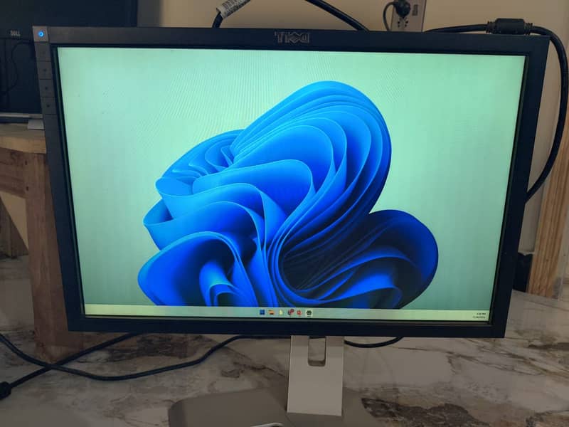 Dell E1911c 19 inch Monitor with 360 rotable stand 0