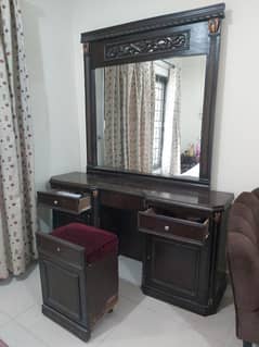 Dressing table