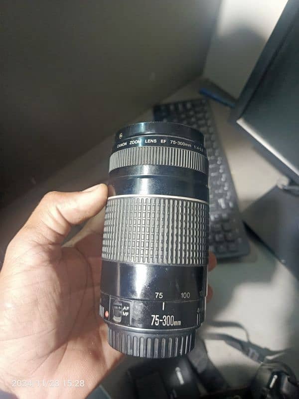 Canon 1300D with lens 75-300 and 18-55 1