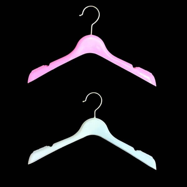 kids hangers almost new, wholesale se b km rate pe 30 per piece 0