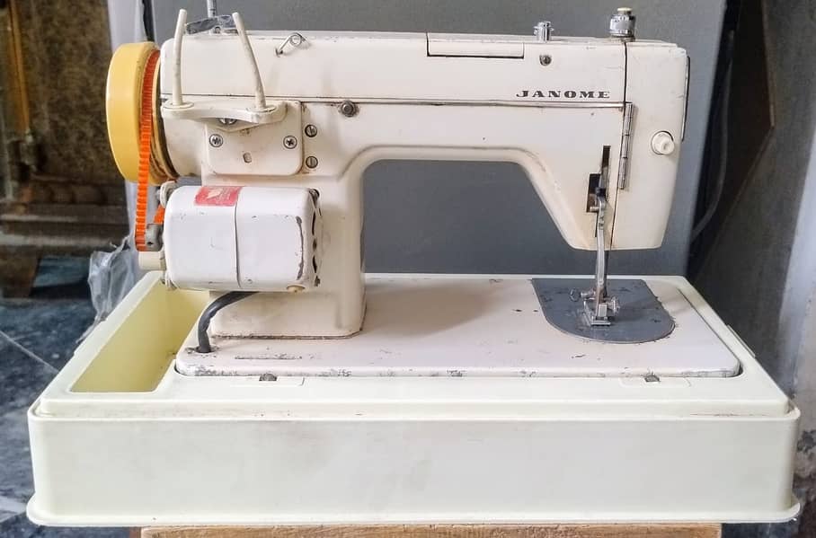 JANOME SEWING MACHINE (ELECTRIC - MADE IN JAPAN ) 12