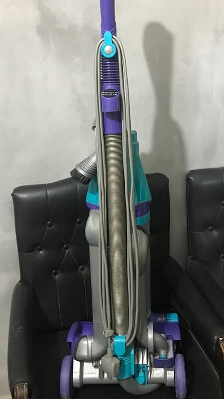 dyson vaccum cleaner 1