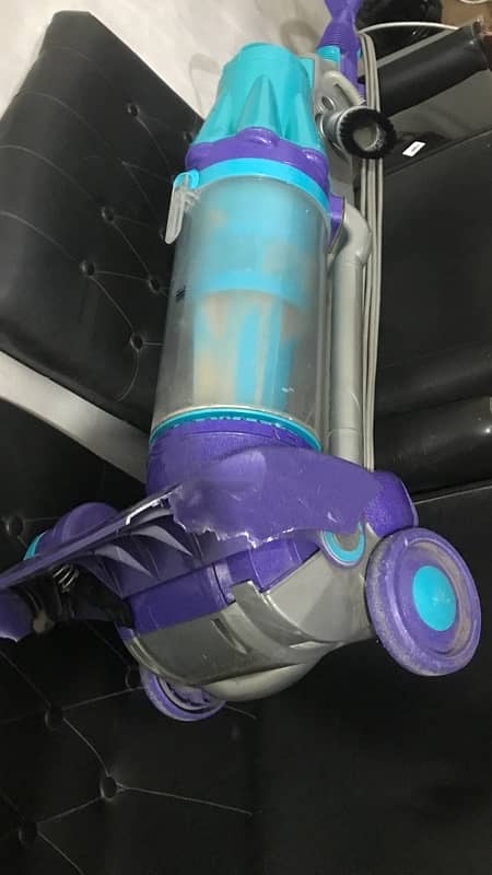 dyson vaccum cleaner 2