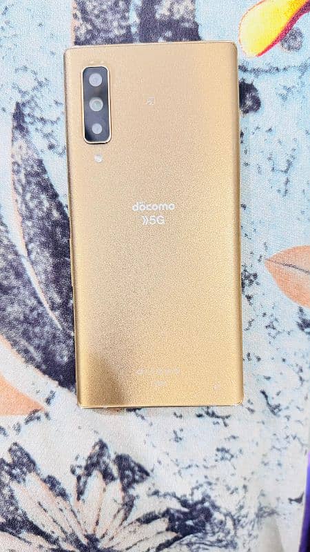 Docomo Arrows F-52a 5G 8/128 non pta 6