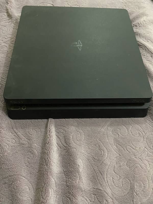 PS4 Slim 500GB with 3 CD’s 0