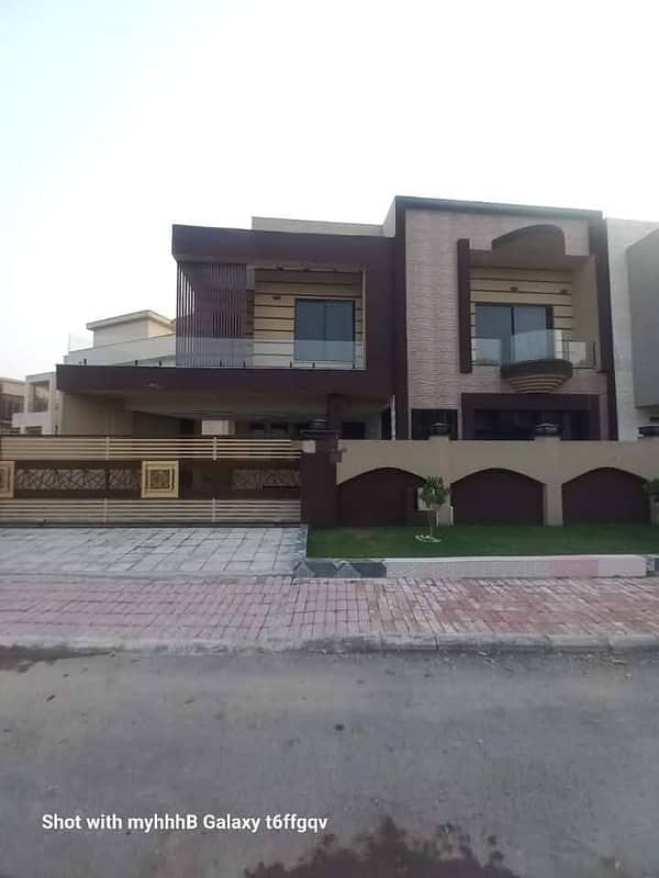 VERY SPACIOUS 3 BED PORTION AVAILABLE FOR RENT IN GULRAIZ 1