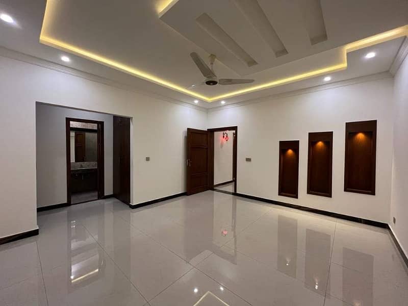 One Kanal House For Rent 3