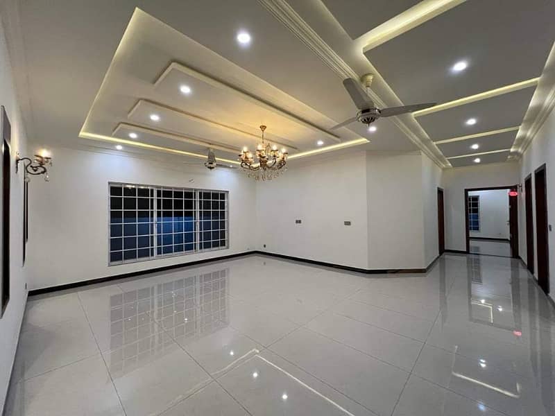 One Kanal House For Rent 20