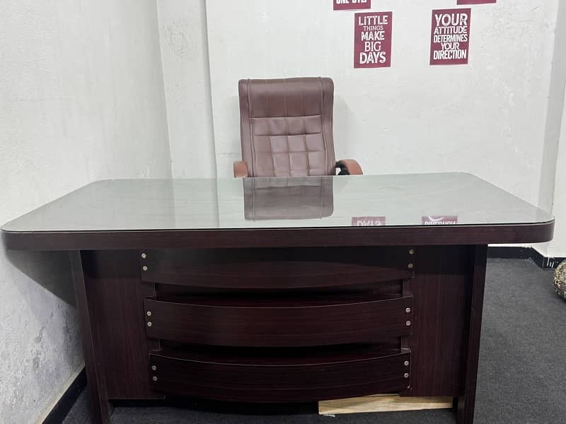 office Table For sell with mirror 1